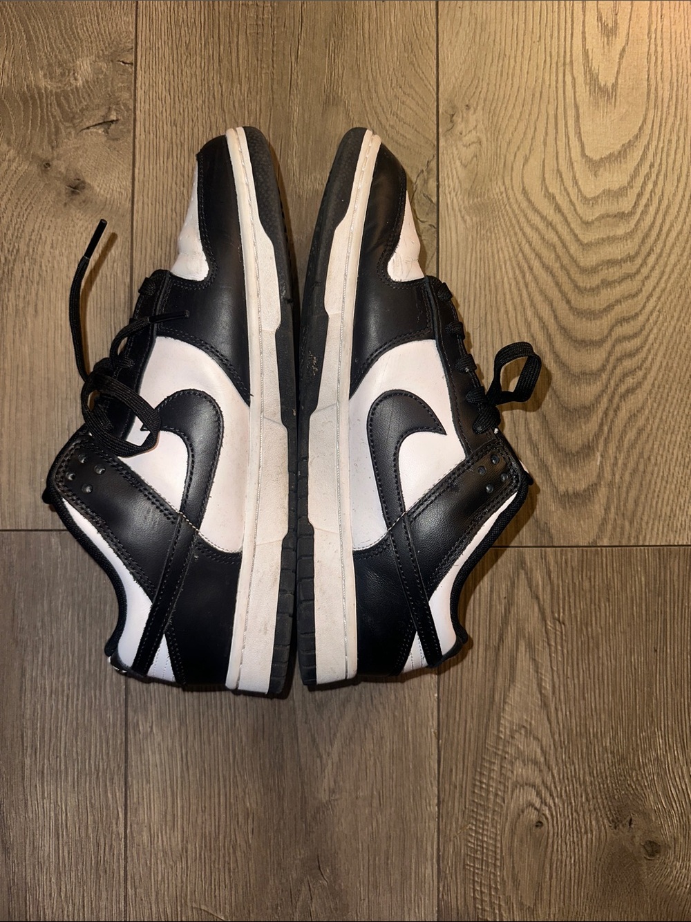 Nike Black and White Low-Top Sneakers with Swoosh - Picture 5 of 7